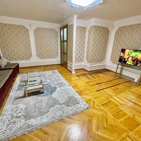Classic C1 Apartment In The Center With 4 Rooms Tashkent Luaran gambar