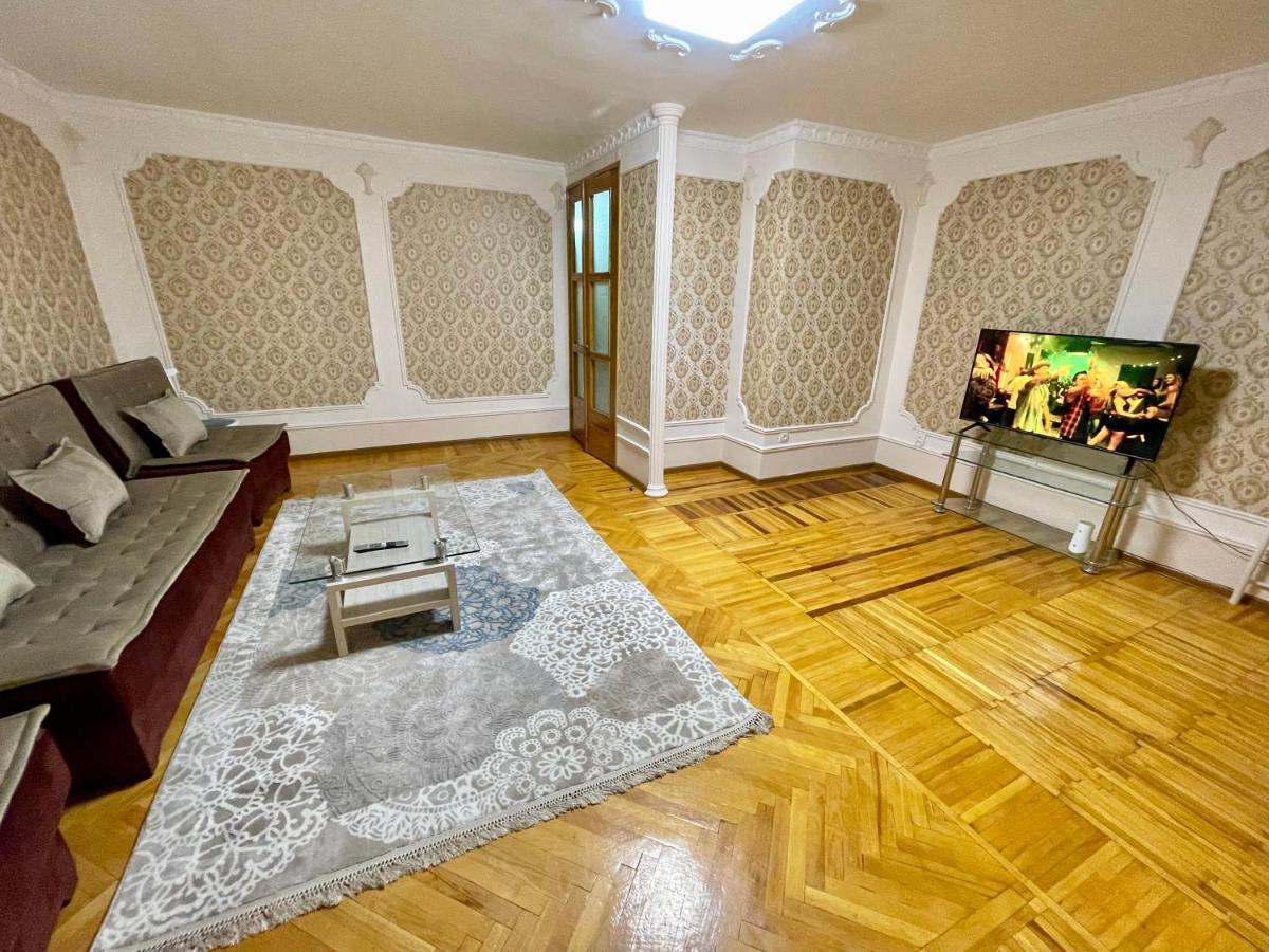 Classic C1 Apartment In The Center With 4 Rooms Tashkent Luaran gambar