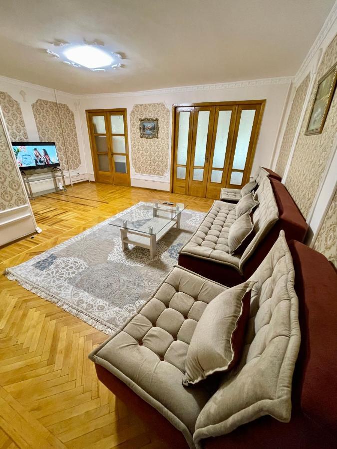 Classic C1 Apartment In The Center With 4 Rooms Tashkent Luaran gambar